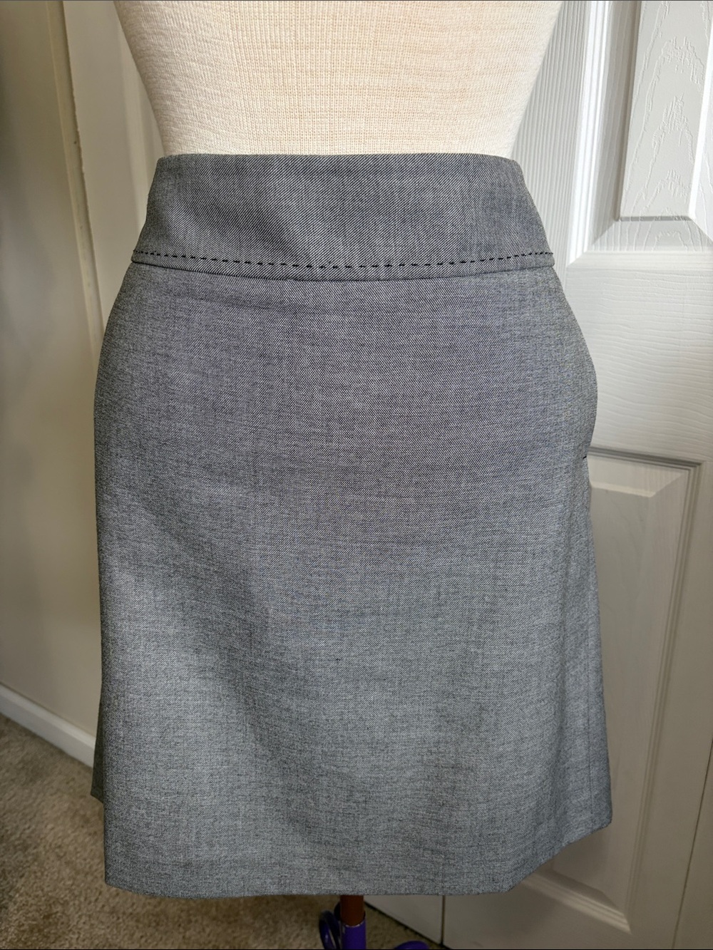 Ann Taylor LOFT Gray A-Line Skirt with Subtle Stitch Detail Size 8